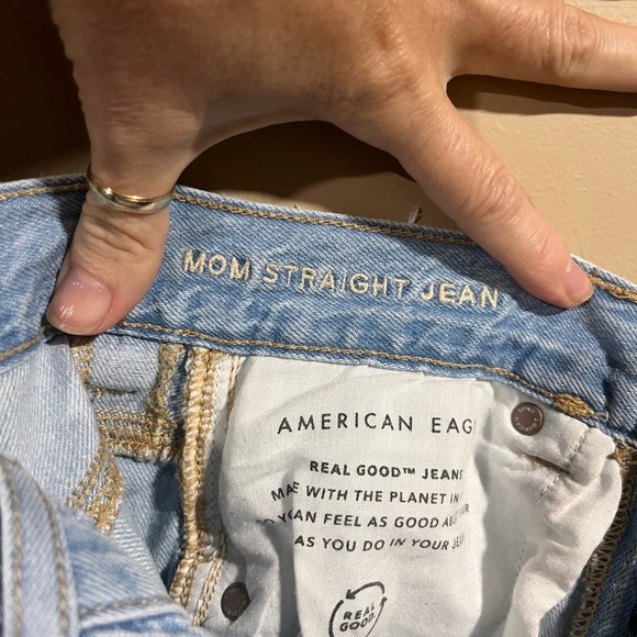 American Eagle Outfitters Distressed MOM STRAIGHT JEAN Size 00 - Picture 4 of 14
